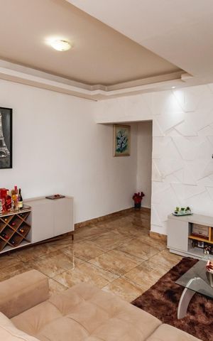 Casa à venda com 300m², 2 quartos e 5 vagasSala