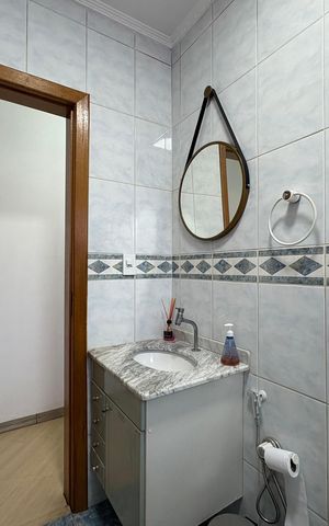 Casa à venda com 185m², 3 quartos e 2 vagas Casa à venda com 185m², 3 quartos e 2 vagasBanheiro