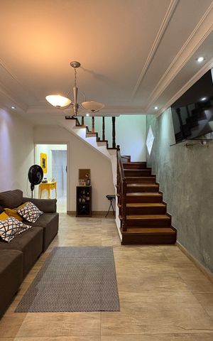 Casa à venda com 185m², 3 quartos e 2 vagas Casa à venda com 185m², 3 quartos e 2 vagasSala