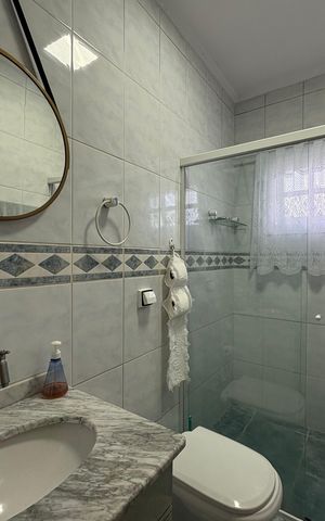 Casa à venda com 185m², 3 quartos e 2 vagas Casa à venda com 185m², 3 quartos e 2 vagasBanheiro