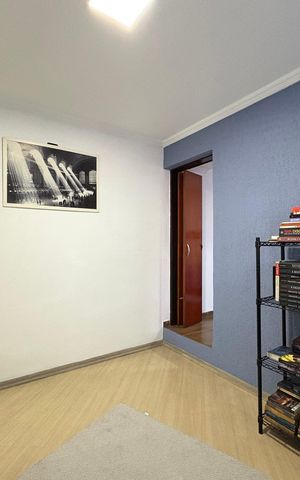 Casa à venda com 185m², 3 quartos e 2 vagas Casa à venda com 185m², 3 quartos e 2 vagasEscritório