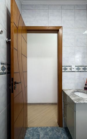 Casa à venda com 185m², 3 quartos e 2 vagas Casa à venda com 185m², 3 quartos e 2 vagasBanheiro