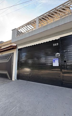 Casa à venda com 185m², 3 quartos e 2 vagas Casa à venda com 185m², 3 quartos e 2 vagasFachada