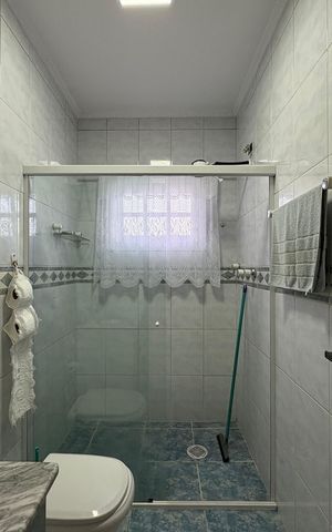 Casa à venda com 185m², 3 quartos e 2 vagas Casa à venda com 185m², 3 quartos e 2 vagasBanheiro