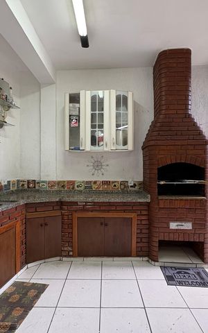 Casa à venda com 185m², 3 quartos e 2 vagas Casa à venda com 185m², 3 quartos e 2 vagasÁrea gourmet