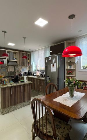 Casa à venda com 185m², 3 quartos e 2 vagas Casa à venda com 185m², 3 quartos e 2 vagasCozinha