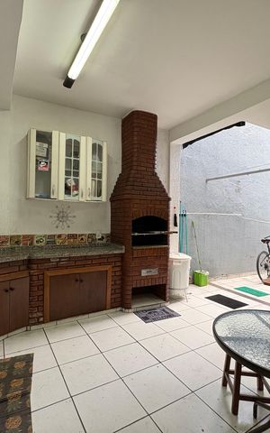 Casa à venda com 185m², 3 quartos e 2 vagas Casa à venda com 185m², 3 quartos e 2 vagasÁrea gourmet
