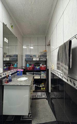 Casa à venda com 185m², 3 quartos e 2 vagas Casa à venda com 185m², 3 quartos e 2 vagasBanheiro da Suíte 1