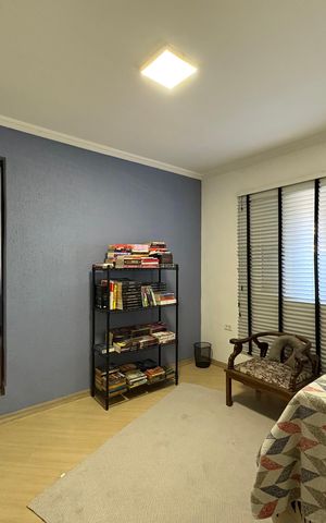 Casa à venda com 185m², 3 quartos e 2 vagas Casa à venda com 185m², 3 quartos e 2 vagasEscritório