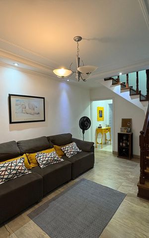 Casa à venda com 185m², 3 quartos e 2 vagas Casa à venda com 185m², 3 quartos e 2 vagasSala