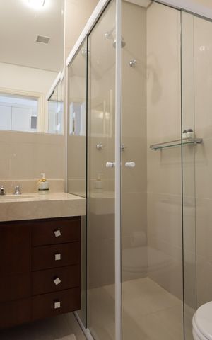 Apartamento à venda com 425m², 5 quartos e 6 vagasBanheiro da Suíte 1