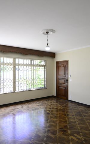 Casa à venda com 330m², 3 quartos e 7 vagasSala