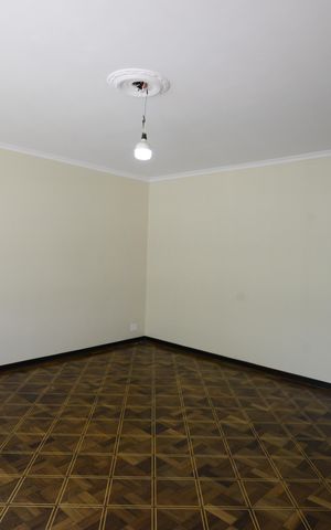 Casa à venda com 330m², 3 quartos e 7 vagasSala