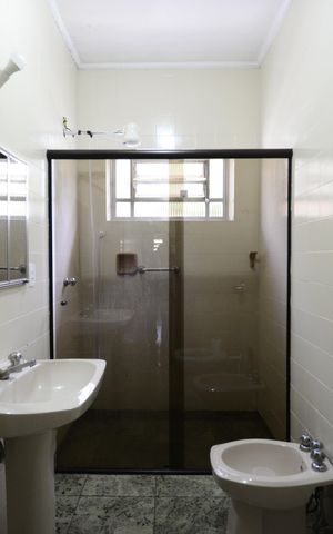 Casa à venda com 330m², 3 quartos e 7 vagasBanheiro da Suíte