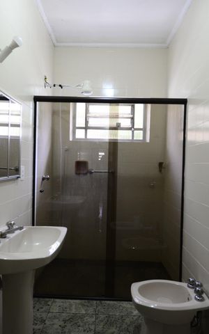 Casa à venda com 330m², 3 quartos e 7 vagasBanheiro da Suíte