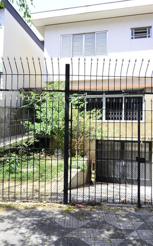 Casa à venda com 330m², 3 quartos e 7 vagasFachada