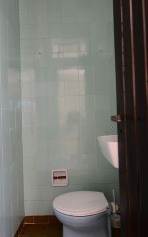 Casa à venda com 330m², 3 quartos e 7 vagasBanheiro de Serviço