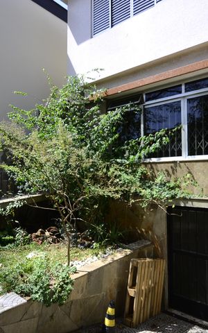 Casa à venda com 330m², 3 quartos e 7 vagasFachada