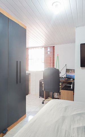 Casa à venda com 280m², 4 quartos e 4 vagas Casa à venda com 280m², 4 quartos e 4 vagasEdícula - Quarto
