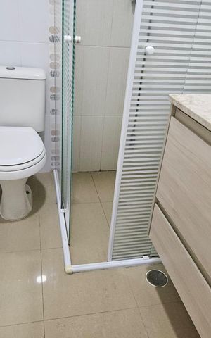 Casa à venda com 170m², 3 quartos e 2 vagas Casa à venda com 170m², 3 quartos e 2 vagasBanheiro Social