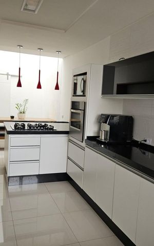 Casa à venda com 170m², 3 quartos e 2 vagas Casa à venda com 170m², 3 quartos e 2 vagasCozinha