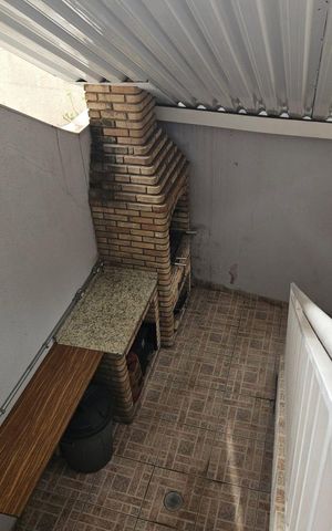 Casa à venda com 170m², 3 quartos e 2 vagas Casa à venda com 170m², 3 quartos e 2 vagasChurrasqueira