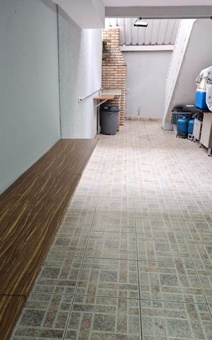 Casa à venda com 170m², 3 quartos e 2 vagas Casa à venda com 170m², 3 quartos e 2 vagasÁrea de Serviço