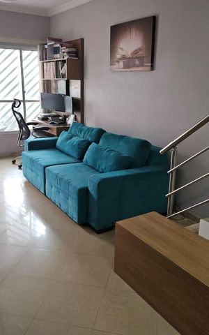Casa à venda com 170m², 3 quartos e 2 vagas Casa à venda com 170m², 3 quartos e 2 vagasSala