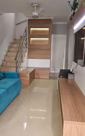 Casa à venda com 170m², 3 quartos e 2 vagas Casa à venda com 170m², 3 quartos e 2 vagasSala