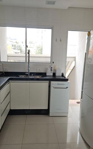 Casa à venda com 170m², 3 quartos e 2 vagas Casa à venda com 170m², 3 quartos e 2 vagasCozinha