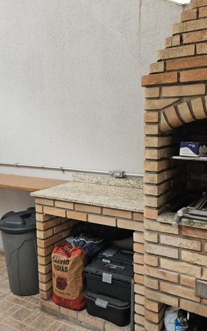 Casa à venda com 170m², 3 quartos e 2 vagas Casa à venda com 170m², 3 quartos e 2 vagasChurrasqueira