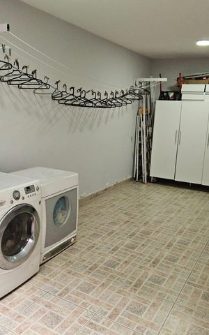 Casa à venda com 170m², 3 quartos e 2 vagas Casa à venda com 170m², 3 quartos e 2 vagasÁrea de Serviço