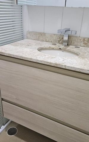 Casa à venda com 170m², 3 quartos e 2 vagas Casa à venda com 170m², 3 quartos e 2 vagasBanheiro Social