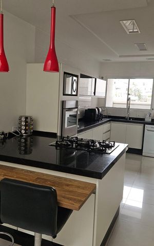 Casa à venda com 170m², 3 quartos e 2 vagas Casa à venda com 170m², 3 quartos e 2 vagasCozinha