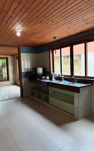 Casa à venda com 900m², 7 quartos e 4 vagas Casa à venda com 900m², 7 quartos e 4 vagasCozinha