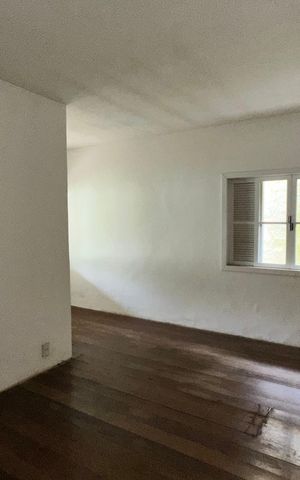 Casa à venda com 900m², 7 quartos e 4 vagas Casa à venda com 900m², 7 quartos e 4 vagasQuarto 3