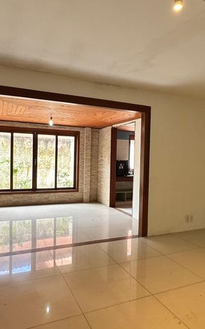 Casa à venda com 900m², 7 quartos e 4 vagas Casa à venda com 900m², 7 quartos e 4 vagasSala