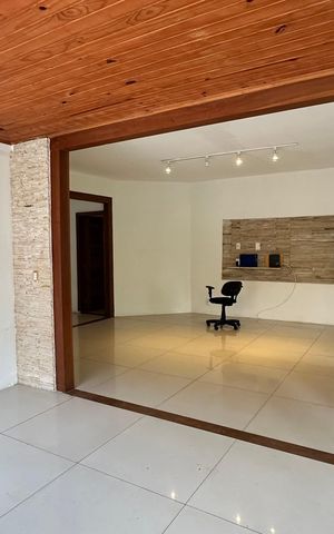 Casa à venda com 900m², 7 quartos e 4 vagas Casa à venda com 900m², 7 quartos e 4 vagasSala