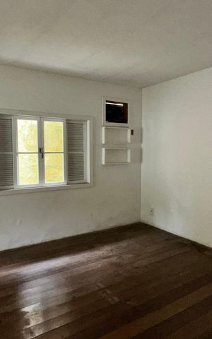 Casa à venda com 900m², 7 quartos e 4 vagas Casa à venda com 900m², 7 quartos e 4 vagasQuarto 3