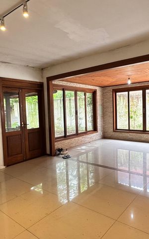 Casa à venda com 900m², 7 quartos e 4 vagas Casa à venda com 900m², 7 quartos e 4 vagasSala