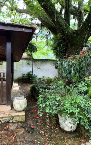 Casa à venda com 900m², 7 quartos e 4 vagas Casa à venda com 900m², 7 quartos e 4 vagasQuintal