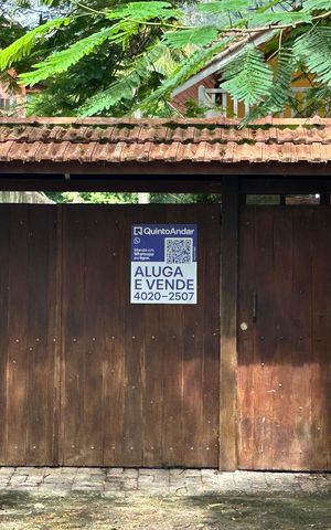 Casa à venda com 900m², 7 quartos e 4 vagas Casa à venda com 900m², 7 quartos e 4 vagasPlaca