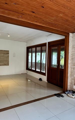 Casa à venda com 900m², 7 quartos e 4 vagas Casa à venda com 900m², 7 quartos e 4 vagasSala