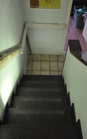 Casa à venda com 200m², 4 quartos e 2 vagasEscada