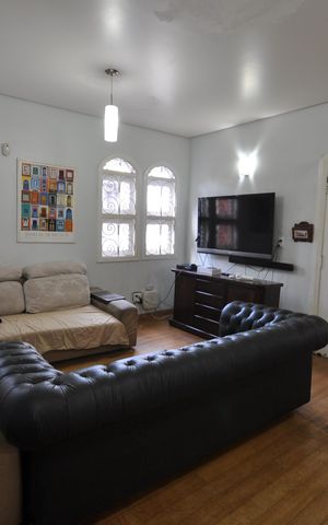 Casa à venda com 200m², 4 quartos e 2 vagasSala