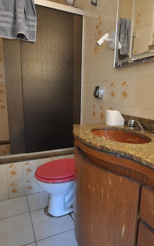 Casa à venda com 200m², 4 quartos e 2 vagasBanheiro da Suíte 2
