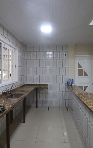 Casa à venda com 270m², 3 quartos e 3 vagasCozinha