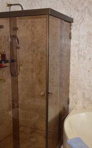 Apartamento à venda com 468m², 4 quartos e 8 vagasBanheiro da Suíte 4 (master)