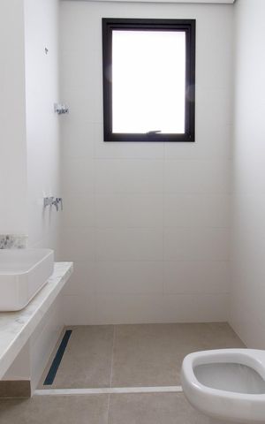 Apartamento à venda com 140m², 3 quartos e 3 vagas Apartamento à venda com 140m², 3 quartos e 3 vagasBanheiro da Suíte 2