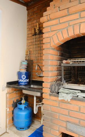 Casa à venda com 140m², 2 quartos e 2 vagasQuintal